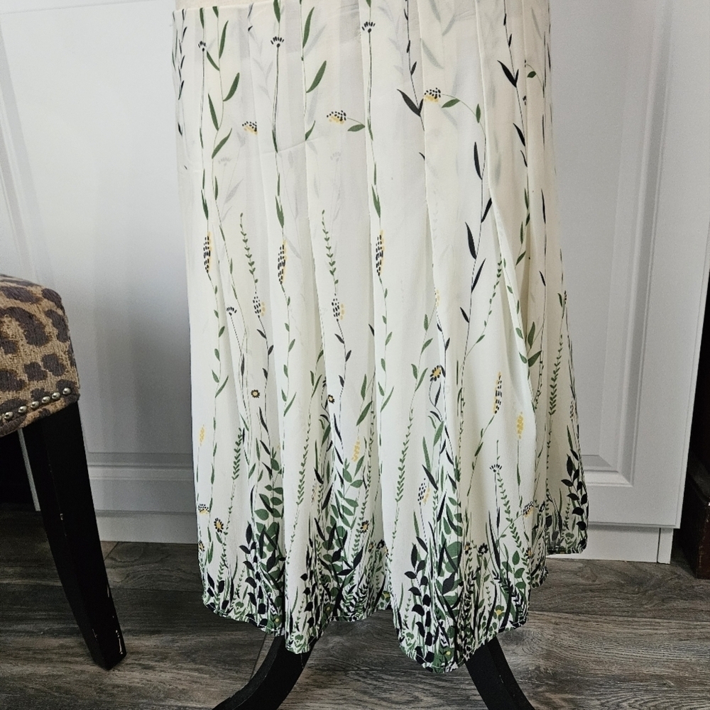 Floral Mini Skirt, Romy - Picture 2 of 10